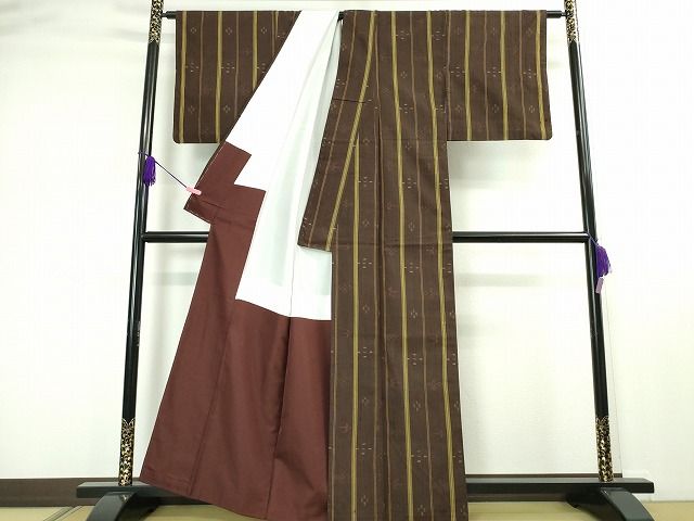 平和屋本店■希少 無形文化財 本場黄八丈 黒八丈絣 近藤傳 草木染 手織 紬 証紙付き 逸品 未使用 DZAA2128kh4 - 平和屋