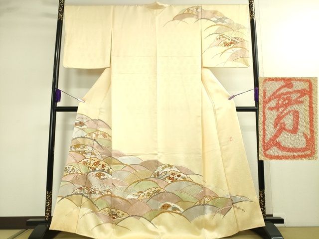 平和屋本店■極上 皇室献上作家 藤井寛 訪問着 駒刺繍 雪芝吉祥花文 鳥の子色地 金彩 逸品 DZAA2207kh4 - 平和屋