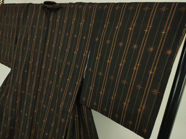 平和屋本店■極上 国指定重要無形文化財 本場久米島紬 新垣トミ作 手織 草木染 泥染 証紙付き 逸品 未使用 DZAA2534kh5 - 平和屋