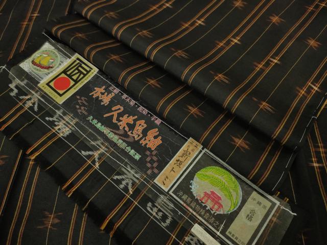 平和屋本店■極上 国指定重要無形文化財 本場久米島紬 新垣トミ作 手織 草木染 泥染 証紙付き 逸品 未使用 DZAA2534kh5 - 平和屋
