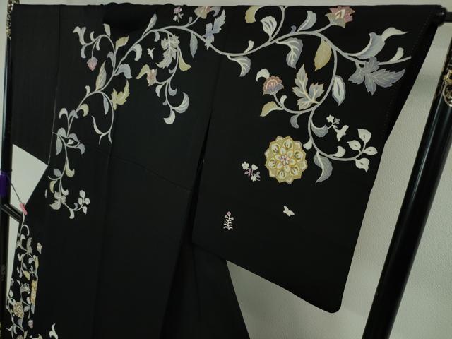 平和屋本店■極上 訪問着 駒刺繍 花唐草文 背抜き仕立て 黒地 金彩 逸品 DZAA4231kh5