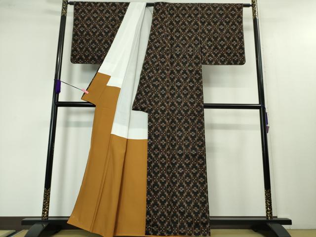 平和屋本店■極上 国指定重要無形文化財 本場久米島紬 吉田カマド作 手織 草木染 泥染 証紙付き 逸品 未使用 DZAA4263kh5
