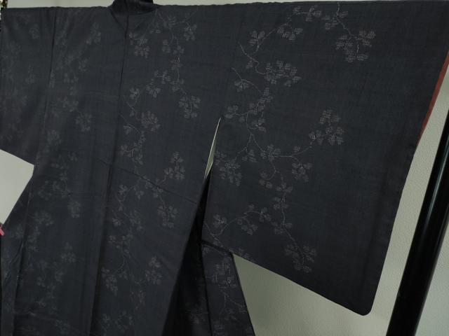 平和屋本店●極上 本場結城紬 重要無形文化財 80亀甲 飛び亀甲柄 変わりつた柄 井上商事謹製 証紙付き 逸品 DZAA4404kh5