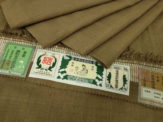 平和屋本店■極上 本場結城紬 重要無形文化財 奥順謹製 色無地 路考茶色地 証紙付き 逸品 DZAA4481kh5