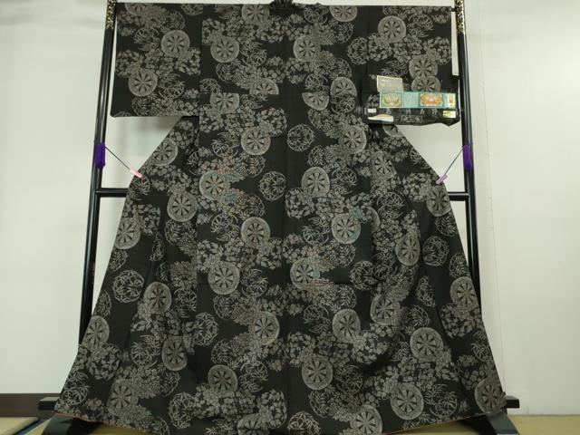 平和屋本店■極上 白泥染の第一人者・絣の魔術師 恵積五郎 本場大島紬 恵大島織物謹製 割込絣 泥染 源治車に花 証紙付き 逸品 DZAA6213kh5