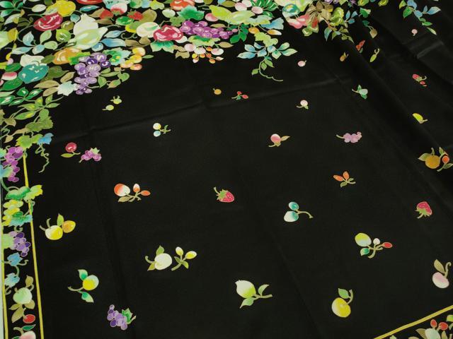 平和屋本店■極上 振袖 希少柄 果物 フルーツ 葡萄 リンゴ 苺 さくらんぼ 黒地 金彩 逸品 未使用 DZAA6685kh5