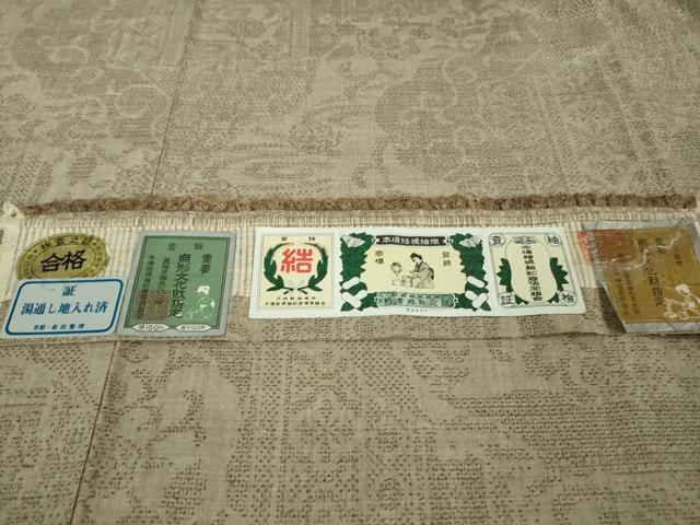 平和屋本店■極上 本場結城紬 重要無形文化財 織元 久保谷啓治 100亀甲 花唐草文 白茶色地 証紙付き 逸品 DZAA7124kh5