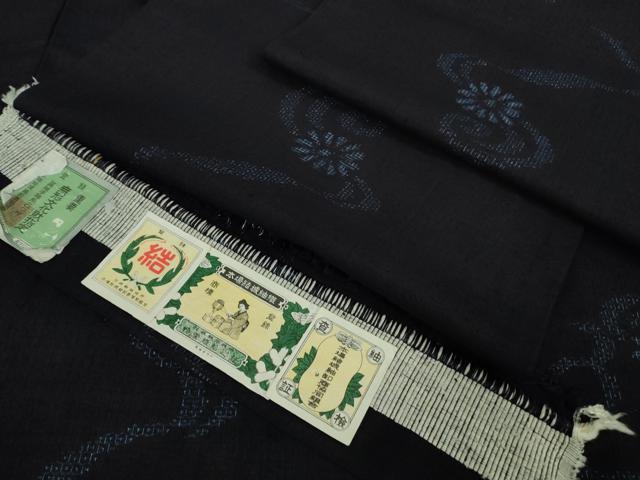 平和屋着物●極上 本場結城紬 重要無形文化財 80亀甲 飛び亀甲柄 流水花文 濃紺地 証紙付き 逸品 DZAA7348kh5