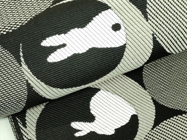 平和屋着物●極上 本場筑前博多織 両面 半幅帯 兎 うさぎ 黒地 博多金ラベル 協和織謹製 証紙付き 逸品 DZAA7515kh5