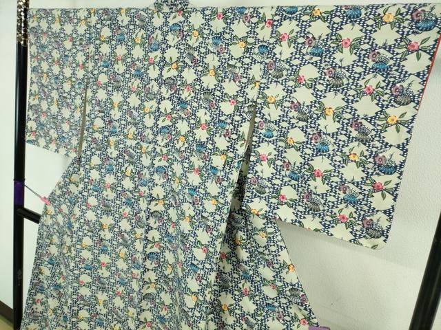 平和屋本店■極上 本場琉球紅型 琉球びんがた 知念紅型研究所 知念貞男 小紋 紬地 貝 花 逸品 未使用 DZAA8097kh5