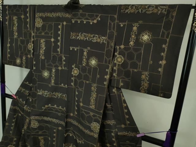 平和屋本店■極上 中国三大刺繍 スワトウ刺繍 汕頭刺繍 刺し子 総刺繍 本場大島紬 正倉院花唐草文 黒紅色地 逸品 DZAA8400kh5