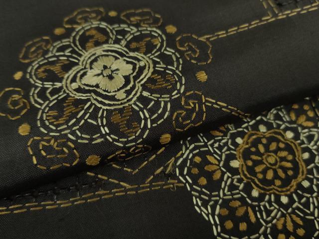 平和屋本店■極上 中国三大刺繍 スワトウ刺繍 汕頭刺繍 刺し子 総刺繍 本場大島紬 正倉院花唐草文 黒紅色地 逸品 DZAA8400kh5