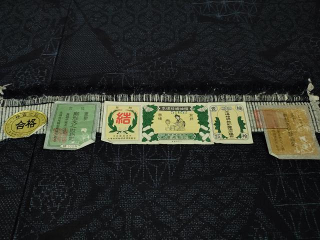 平和屋着物●極上 本場結城紬 重要無形文化財 100亀甲 名物裂 切嵌 濃紺地 証紙付き 逸品 DZAA8424kh5