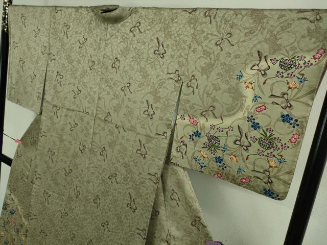 平和屋本店●最高級 城間栄順 本場琉球紅型 訪問着 草花文 薄い灰汁色地 逸品 DZAA8672kh5