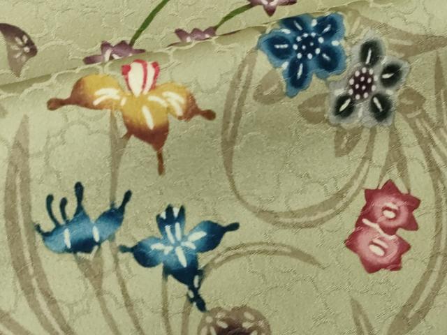 平和屋本店●最高級 城間栄順 本場琉球紅型 訪問着 草花文 薄い灰汁色地 逸品 DZAA8672kh5