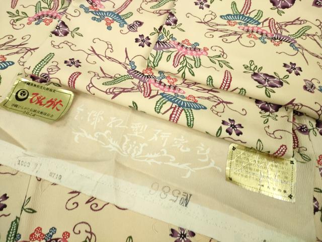 平和屋本店■極上 本場琉球紅型 小紋 松花文 鬼しぼ縮緬 肌色地 高島屋扱い 反端付き 逸品 未使用 DZAA9407kh5