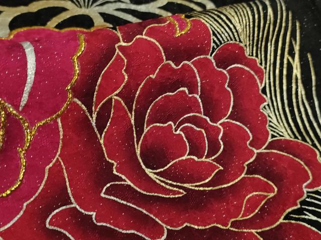 平和屋着物●極上 振袖 刺繍 SweetAngel 舞花文 暈し染め 黒地 金彩 銀通し地 逸品 DZAA9695kh5