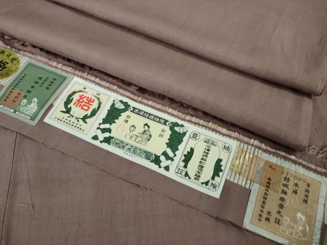 平和屋着物●極上 本場結城紬 重要無形文化財 色無地 梅鼠色 小倉商店謹製 証紙付き 逸品 未使用 DZAA9995kh5