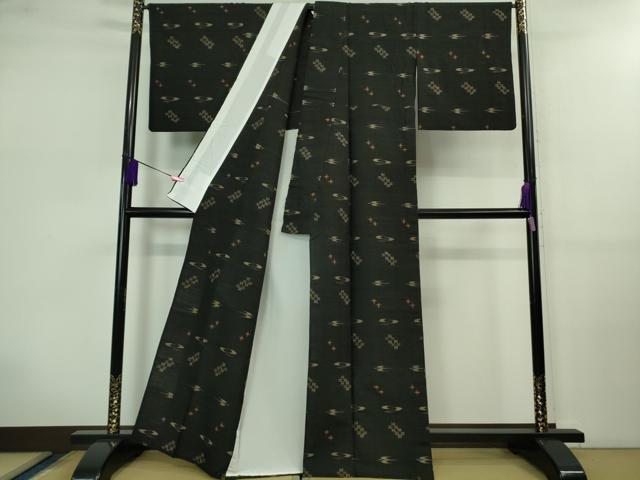 平和屋本店▽極上 国指定重要無形文化財 本場久米島紬 単衣 手織 草木染 泥染 証紙付き 逸品 DZAB0619kh5