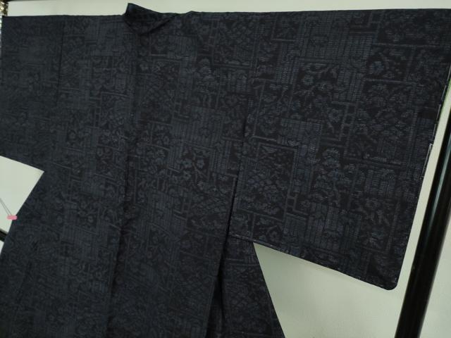 平和屋本店●極上 人間国宝 田中林次 本場結城紬 重要無形文化財 100亀甲 色紙重ね花文 濃藍色 反端付き 逸品 未使用 DZAB0803kh5