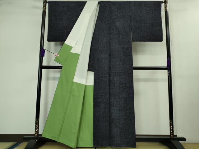 平和屋本店●極上 人間国宝 田中林次 本場結城紬 重要無形文化財 100亀甲 色紙重ね花文 濃藍色 反端付き 逸品 未使用 DZAB0803kh5