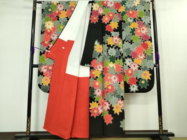 平和屋本店■極上 和染紅型 栗山紅型 栗山吉三郎 振袖・長襦袢(無双仕立て・半衿刺繍)セット 楓 鬼しぼ縮緬 黒地 逸品 DZAB0863kh5