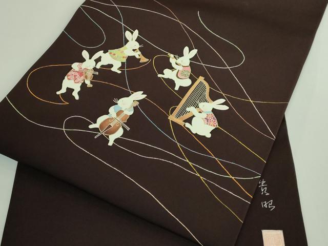 平和屋着物●極上 東京手描き友禅作家 真淵貴昭 塩瀬 九寸名古屋帯 楽器 兎 赤黒色地 金彩 逸品 DZAB0983kh5