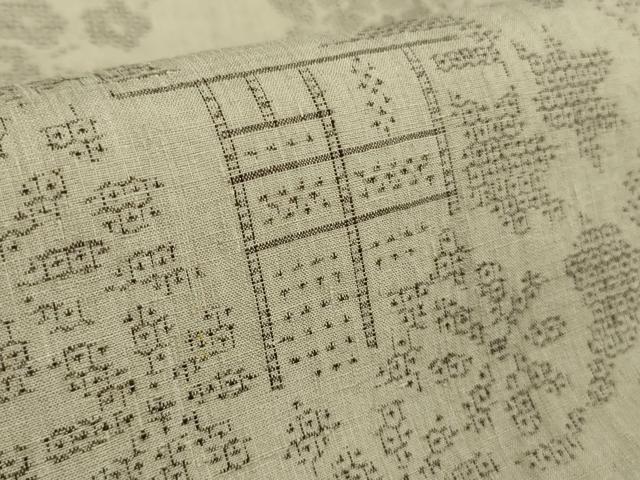 平和屋本店●極上 本場結城紬 重要無形文化財 100亀甲 飛び亀甲柄 風景花文 灰白色地 証紙付き 逸品 未使用 DZAB1350kh5