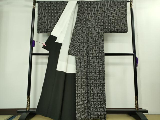 平和屋本店●希少 本場大島紬 龍郷絣 秋名バラ 隅元要子作 秋場謹製 白×黒 証紙付き 逸品 DZAB2257kh6