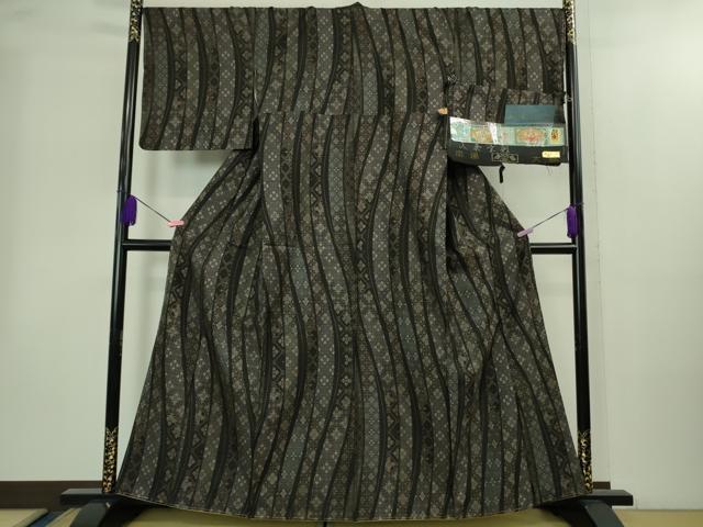 平和屋着物●極上 本場大島紬 7マルキ 古代染色純泥染 入来玄彩 花間道 カネトク謹製 証紙付き 逸品 未使用 DZAB2262kh6