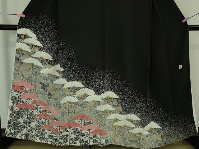 平和屋本店●極上 人間国宝 森口華弘 蒔糊友禅 蒔糊散らし 黒留袖 刺繍 横菊 金糸 三越扱い 逸品 DZAB2442kh6