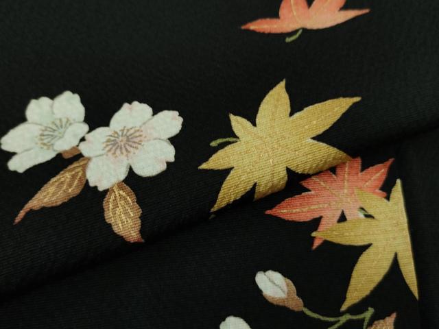 平和屋着物●極上 小紋 桜楓文 黒地 鬼しぼ縮緬 金彩 松坂屋扱い 逸品 DZAB2850kh6