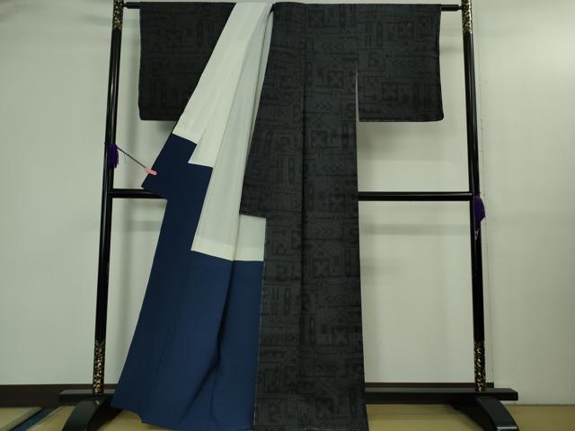 平和屋着物●極上 本場結城紬 重要無形文化財 100亀甲 幾何学文様 濃紺地 逸品 未使用 DZAB3048kh6