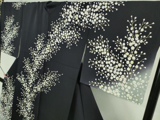 平和屋本店●極上 訪問着 作家物 駒刺繍 枝花文 暈し染め 紫黒色地 暈し染め 金彩 逸品 DZAB3285kh6