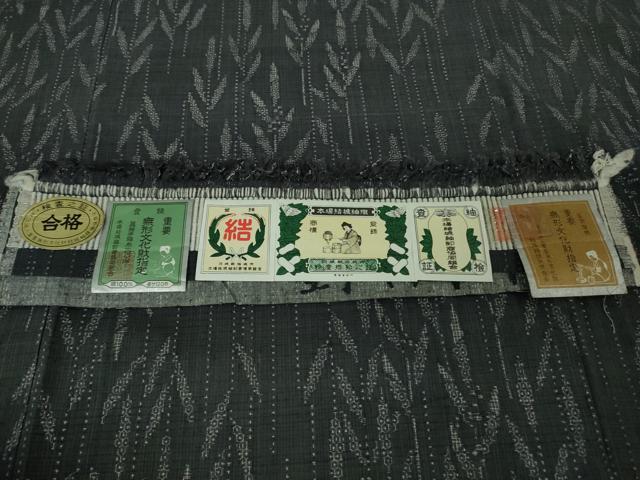 平和屋本店●極上 本場結城紬 重要無形文化財 本場結城紬技術保持者 野村半平 100亀甲 飛び亀甲柄 枝葉文 褐色地 証紙付き 逸品DZAB3762kh6