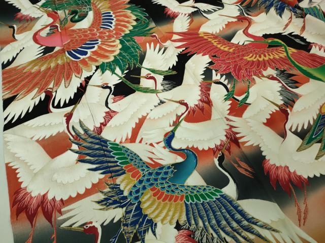 平和屋本店▽極上 アンティーク 単衣 大正ロマン 振袖 駒刺繍 飛鶴文 暈し染め 黒地 金彩 逸品 DZAB3827kh6