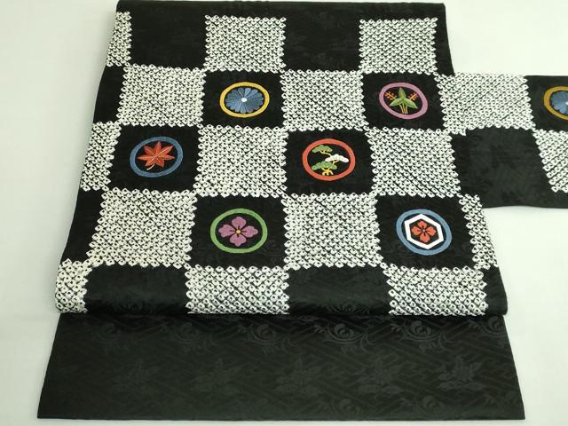 平和屋着物●極上 九寸名古屋帯 刺繍 絞り 市松花文 黒地 逸品 DZAB3969kh6