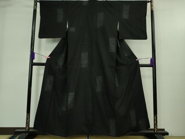 平和屋本店●極上 本場結城紬 重要無形文化財 160亀甲 飛び亀甲柄 花唐草文 黒地 逸品 DZAB4077kh6