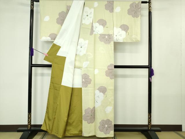 平和屋着物●極上 美空ひばり 小紋 お召地 リンゴ 林檎 舞花文 手描き 女郎花色地 金彩 逸品 未使用 DZAB4428kh6