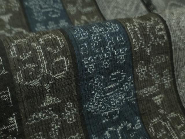 平和屋着物●極上 本場結城紬 重要無形文化財 100亀甲 飛び亀甲柄 名物裂間道 やまと金ラベル 逸品 未使用 DZAB4493kh6