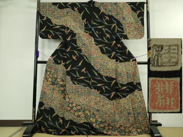 平和屋着物●極上 江戸紅型 五味桂子 訪問着 飛鳥草花文 黒地 鬼しぼ縮緬 反端付き 逸品 未使用 DZAB4634kh6