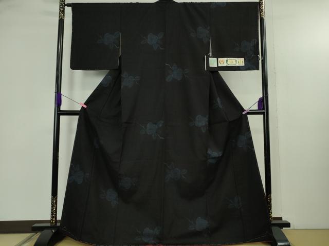 平和屋着物●極上 本場結城紬 重要無形文化財 80亀甲 飛び亀甲柄 椿 黒地 証紙付き 逸品 未使用 DZAB4651kh6