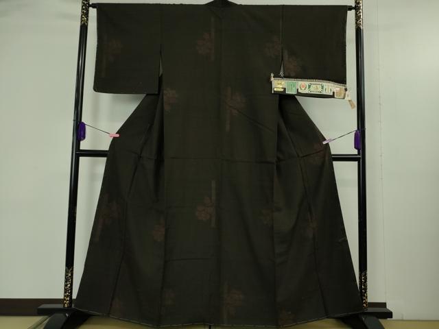 平和屋着物●極上 本場結城紬 重要無形文化財 奥順謹製 100亀甲 飛び亀甲柄 竹花文 黒紅色地 上代98万 証紙付き 逸品 未使用 DZAB4664kh6