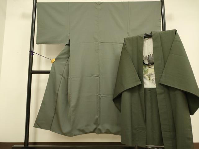 平和屋着物●極上 男性 お召 アンサンブル 長羽織 色無地 着物:濃い利休色 羽織:濃い灰汁色 逸品 DZAB4727kh6
