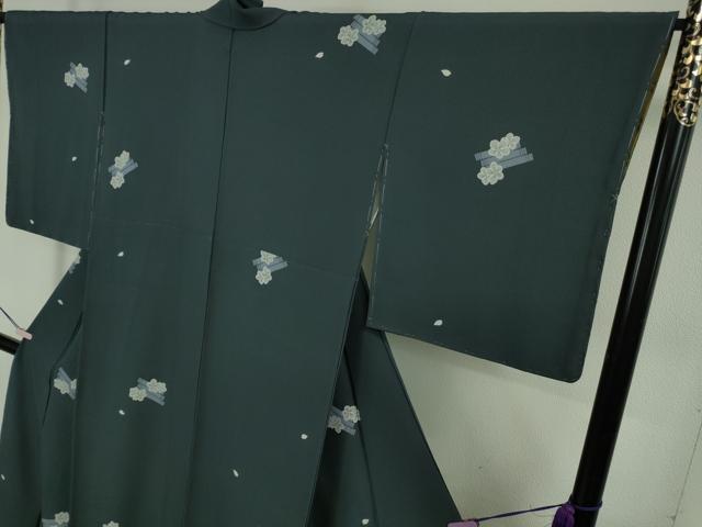 平和屋着物●極上 世界的人形師 辻村寿三郎 ジュサブロー 小紋 花筏 青褐色地 鬼しぼ縮緬 逸品 未使用 DZAB5424kh6