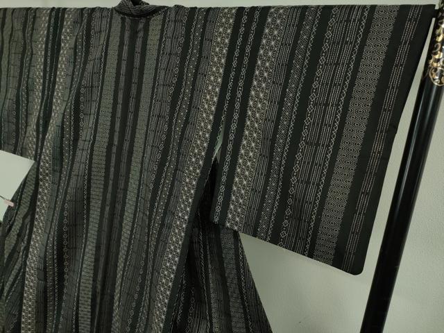 平和屋本店●極上 本場縞大島紬 刺し子 総刺繍 名物裂間道 黒地 やまと誂製 逸品 DZAB5470kh6
