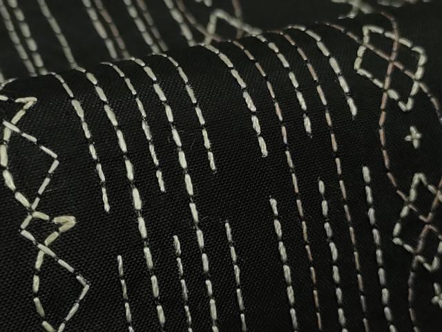 平和屋本店●極上 本場縞大島紬 刺し子 総刺繍 名物裂間道 黒地 やまと誂製 逸品 DZAB5470kh6
