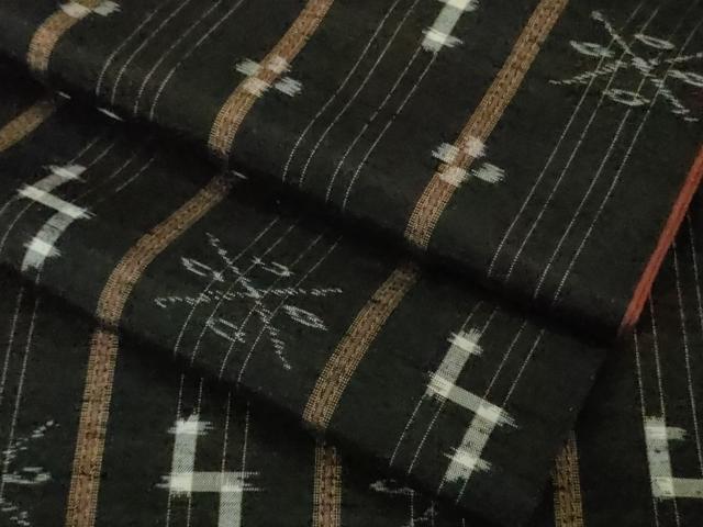 平和屋着物●極上 本場琉球絣 紬 黒地 伊勢丹扱い 逸品 DZAB5682kh6