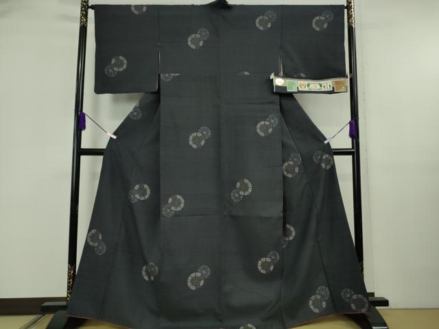 平和屋本店●極上 本場結城紬 重要無形文化財 100亀甲 飛び亀甲柄 井上商事謹製 源治車 青褐色地 証紙付き 逸品 DZAB5920kh6
