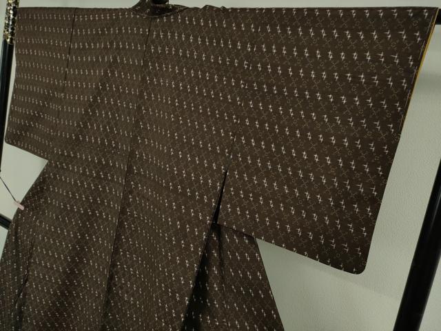 平和屋本店●極上 本場琉球 南風原花織 手織 紬 赤嶺勝信作 黒鳶茶色地 証紙付き 逸品 未使用 DZAB6054kh6